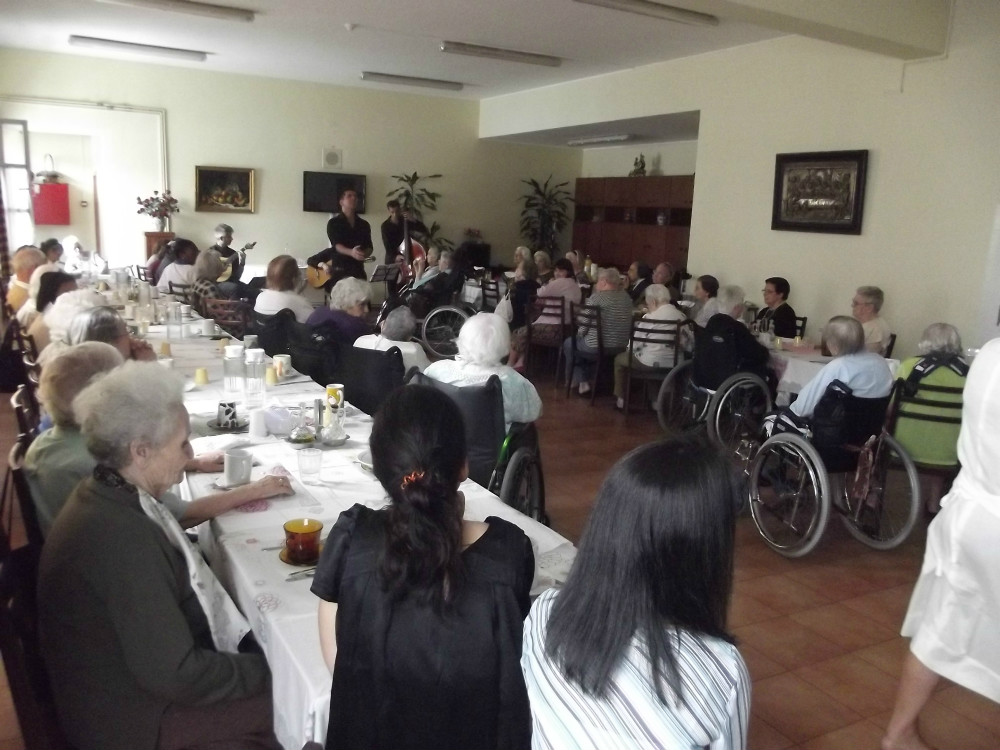 A Sorriso Solidário leva tarde de fados aos idosos das Casas São Vicente Paulo