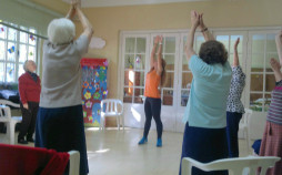 A Sorriso Solidário leva aulas de ginastica aos idosos das Casas São Vicente Paulo
